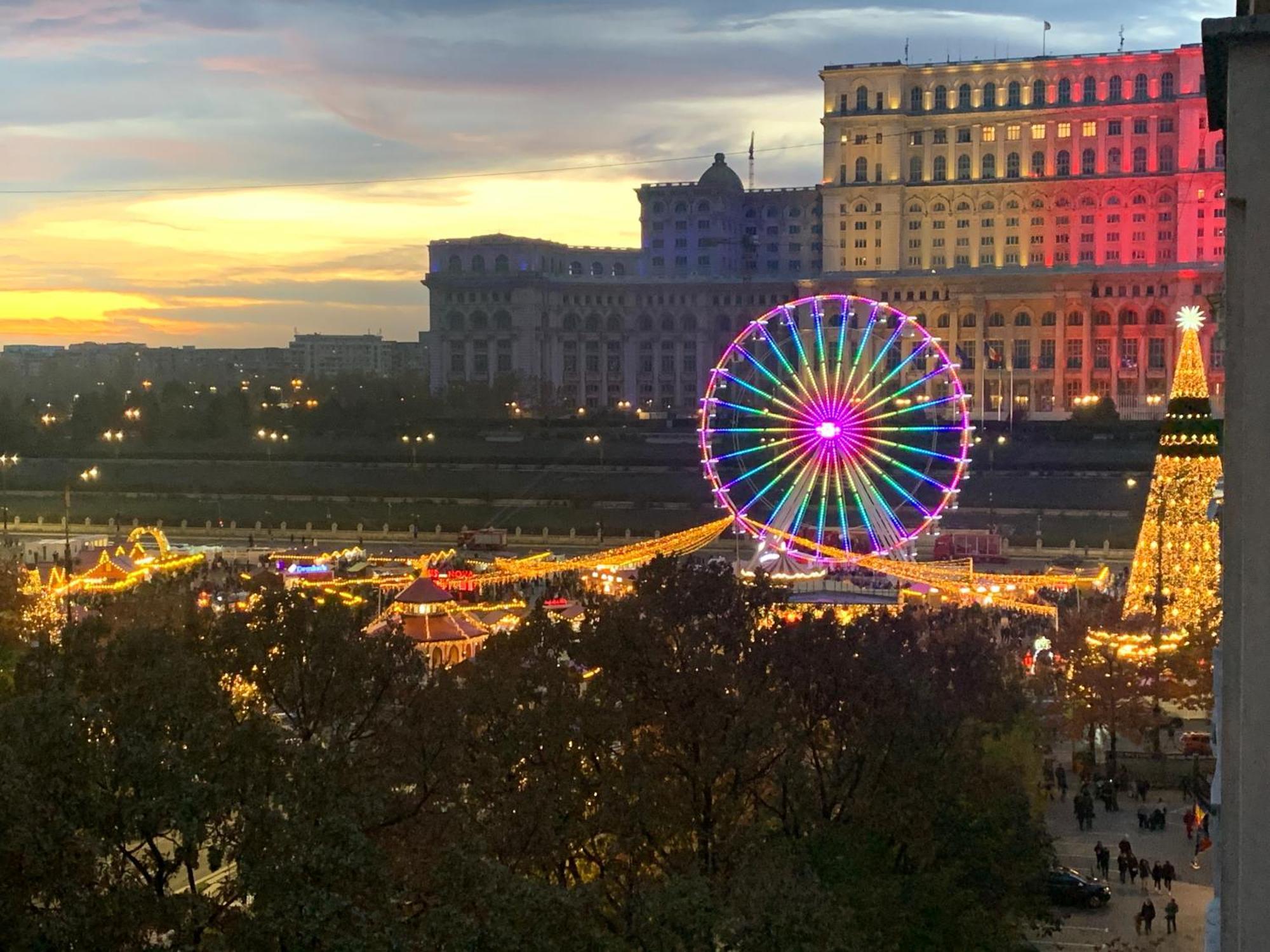 Chic Apartment Piata Constitutiei - View From The Balcony To The Palace Of Parliament Boekarest Buitenkant foto